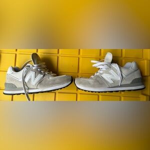Men’s size 9 New Balance 574